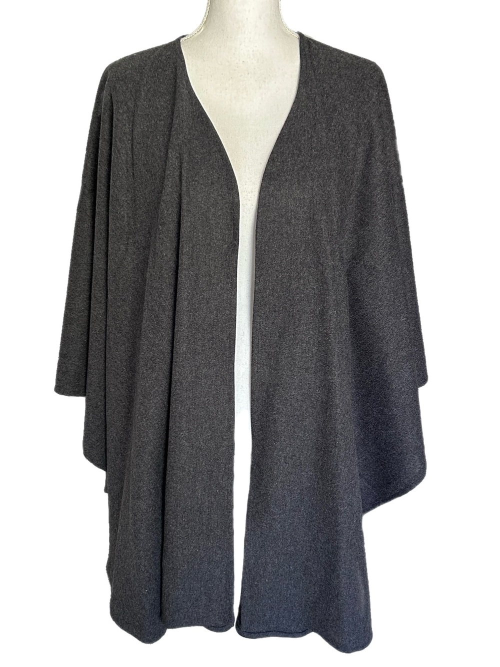Country Clothes By Pendleton Grey 100% Virgin Wool Cape Poncho Vintage USA Made